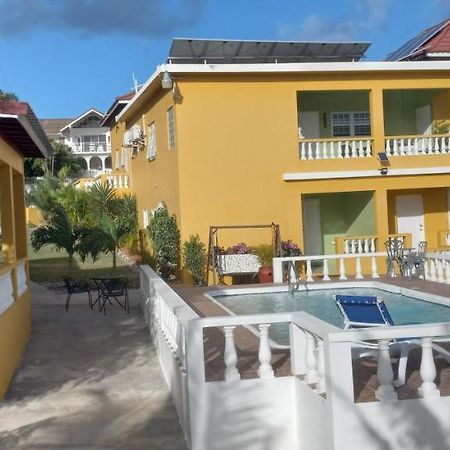 Modrians Bed and Breakfast Runaway Bay Buitenkant foto
