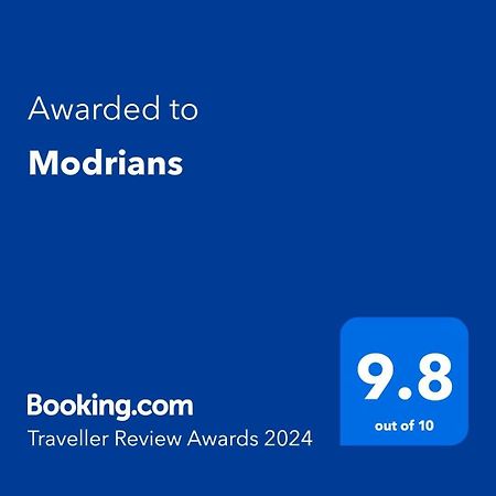 Modrians Bed and Breakfast Runaway Bay Buitenkant foto