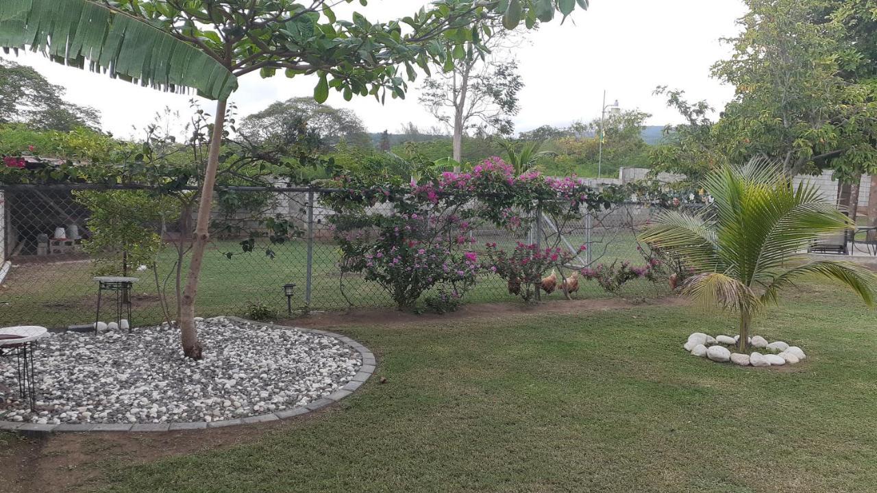 Modrians Bed and Breakfast Runaway Bay Buitenkant foto