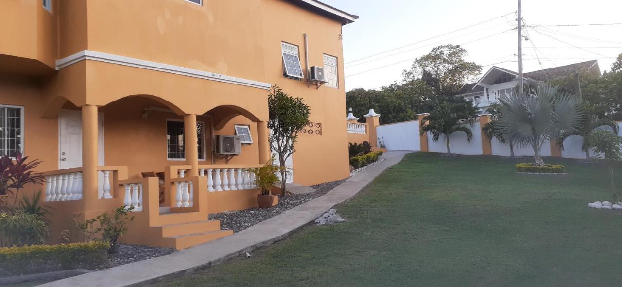 Modrians Bed and Breakfast Runaway Bay Buitenkant foto