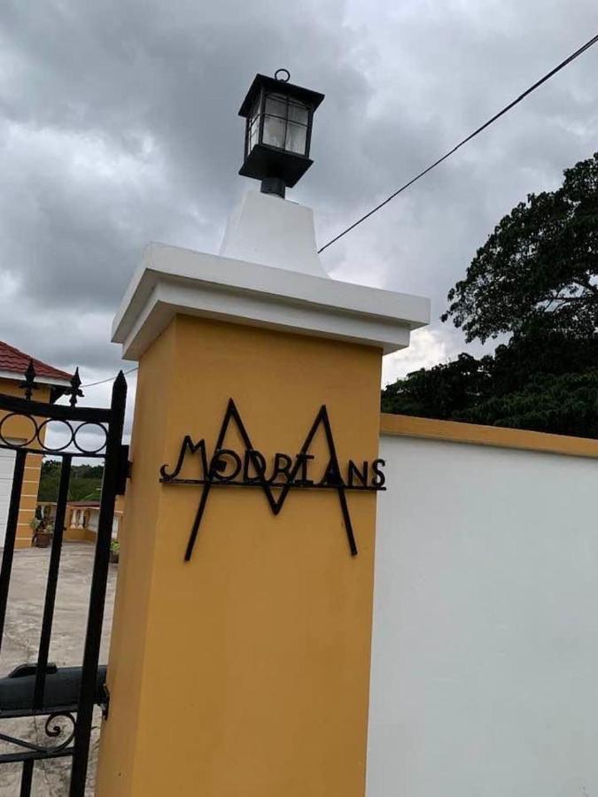 Modrians Bed and Breakfast Runaway Bay Buitenkant foto
