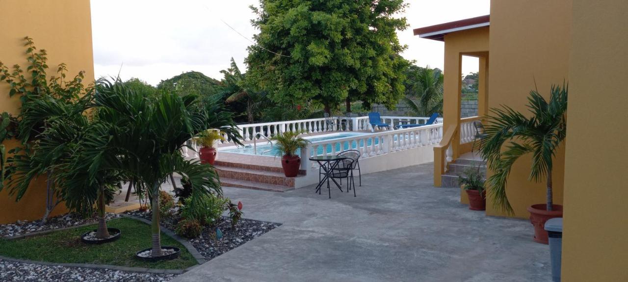 Modrians Bed and Breakfast Runaway Bay Buitenkant foto