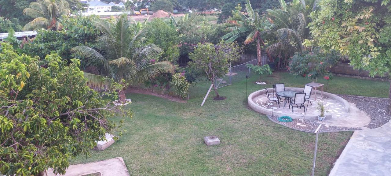Modrians Bed and Breakfast Runaway Bay Buitenkant foto