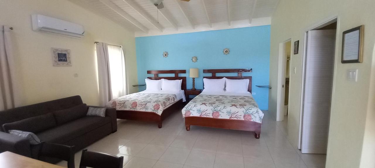 Modrians Bed and Breakfast Runaway Bay Buitenkant foto