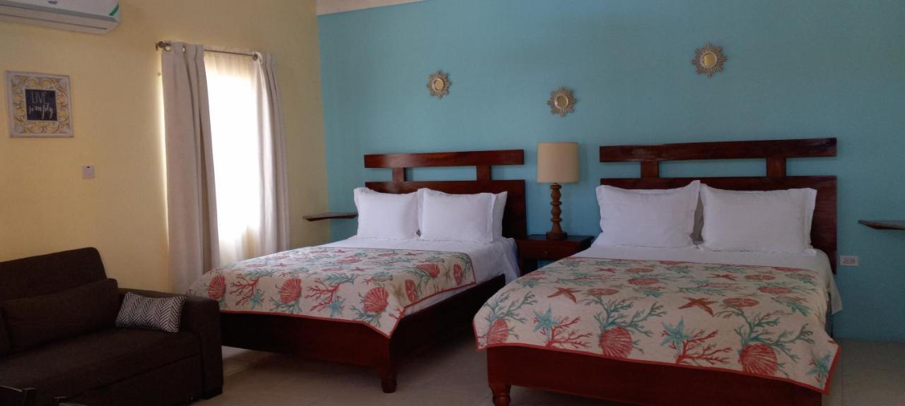Modrians Bed and Breakfast Runaway Bay Buitenkant foto