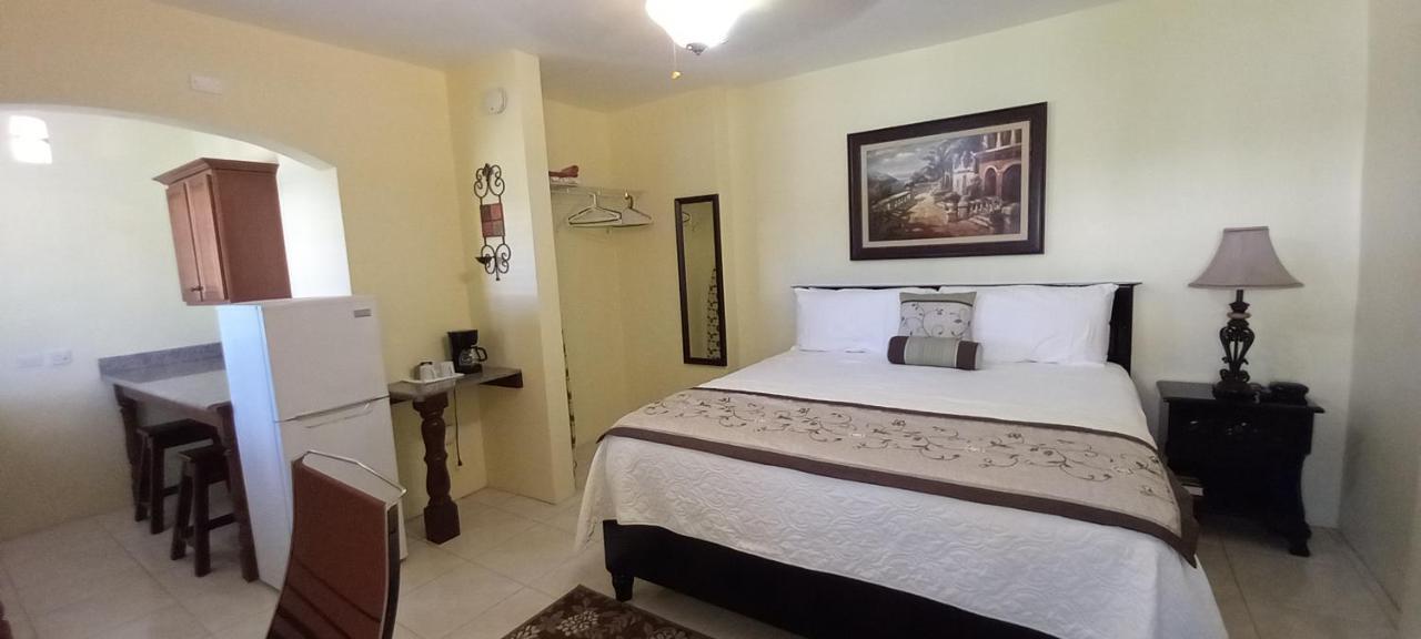 Modrians Bed and Breakfast Runaway Bay Buitenkant foto