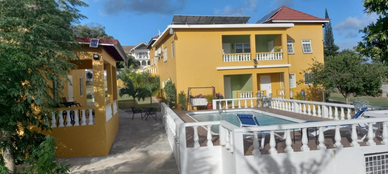 Modrians Bed and Breakfast Runaway Bay Buitenkant foto
