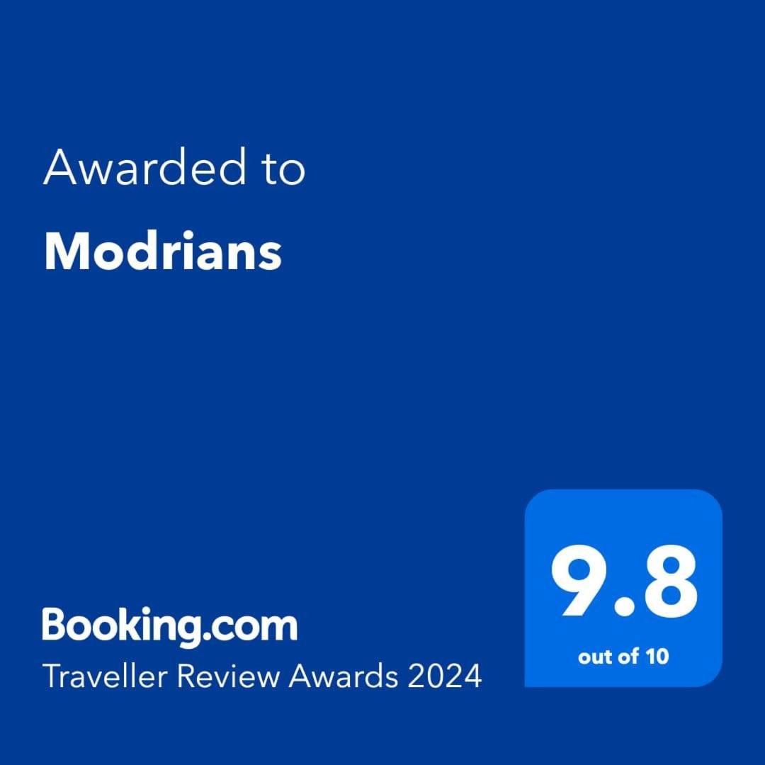 Modrians Bed and Breakfast Runaway Bay Buitenkant foto