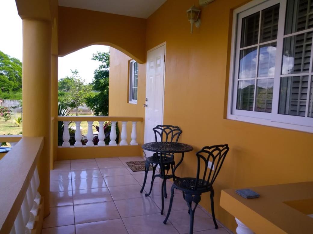 Modrians Bed and Breakfast Runaway Bay Buitenkant foto